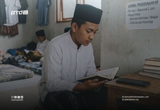 Tirakat Digital: Amalan Santri Melawan Radikalisasi Daring