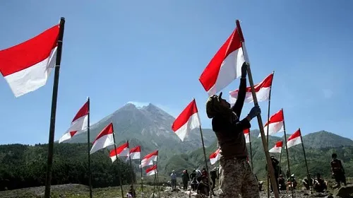 Ilustrasi Pemasangan Bendera Merah Putih 20150806 185442