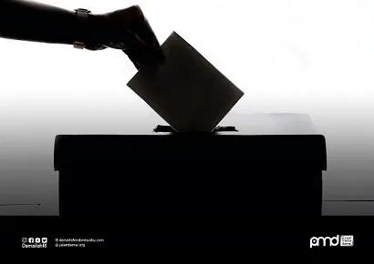 Pada tahun ini, tepatnya 15 Maret Perserikatan Bangsa-Bangsa (PBB) telah menetapkan tanggal tersebut sebagai Hari Internasional untuk MemerangIslamophobia (The Internasional Day to Combat Islamophobia). Ketetapan PBB tersebut dilandasi atas dasar masih banyaknya muslim yang menjadi korban diskriminasi, persekusi hingga pelecehan atas nama agama, khususnya di dunia Barat dan negara minoritas Muslim. Ketidaktahuan dan stigma negatif terhadap Islam memunculkan islamofobia dalam bentuk pikiran hingga tindakan. Umumnya, Islamofobia muncul di negara-negara Barat yang kurang memahami Islam secara utuh. Mereka mengetahui Islam dari perilaku oknum umat Islam yang mengatasnamakan Islam dalam setiap tindakan kekerasan. Lekat sekali pada akhirnya Islam seolah mendukung terorisme akibat media Barat yang memframing Islam sebagai penyebab utama. Keberadaan oknum-onum muslim yang bertindak mengatasnamakan Islam dengan tindakan kekerasan seolah menjadi cara Barat melihat ajaran Islam dan umat Islam secara keseluruhan. Karena itulah, harus dipahami bahwa islamofobia muncul karena ketidaktahuan dan kurangnya berbaur antar lintas agama. Ada perasaan curiga dan dendam memunculkan ketakutan dan kebencian terhadap Islam. Di beberapa negara, upaya menghapus islamofobia dilakukan dengan silaturrahmi dan kerjasama lintas agama untuk mematahkan persepsi dan prasangka salah tentang Islam. Di Indonesia tentu berbeda dengan negara Barat yang masyarakatnya kurang banyak mengenal Islam. Indonesia negara muslim terbesar di mana muslim menguasai ruang dan fasilitas publik di berbagai daerah. Dari area oflline penyiaran hingga dunia maya, orang mengenal dan berinteraksi dengan Islam. Justru kadang ada umat non muslim yang sudah terbiasa mengucapkan : assalamualaikum, masyallah, astghfirullah karena Islam sudah menjadi identitas inheren dalam masyarakat Indonesia. Namun, bukan berarti Indonesia tidak berpotensi tumbuh Islamofobia. Islamofobia muncul karena prasangka ketidaktahuan dan saling memahami di dalam perbedaan. Selain itu, upaya mengeneralisir pelaku dan oknum kriminal berdasarkan agama. Itulah akar islamofobia belajar dari negeri Barat. Jika masyarakat Indonesia justru mengeraskan sikap intoleran dikhawatirkan ada jarak antara muslim dan non muslim yang menghambat saling mengenal dan menghormati. Gerakan Anti Islamofobia di Indonesia sejatinya harus diarahkan pada gerakan untuk menanamkan toleransi dan saling mengenali (tasamuh dan taaruf). Tentu gerakan anti islamofobia bukan untuk memunculkan peneguhan identitas yang ekslusif apalagi dipolitisasi hanya untuk kepentingan kelompok sesaat. Gerakan Anti Islamofobia jangan justru menjadi gerakan yang justru menakutkan karena akan terkesan ekslusif. Gerakan melawan Islamofobia adalah gerakan santun untuk membuktikan Islam yang sebenarnya. Bukan gerakan yang hanya pandai menyalah-nyalahkan kondisi yang sudah harmoni seperti di Indonesia. Gerakan anti Islamofobia harus diarahkan kepada dua hal. Pertama, diarahkan kepada umat Islam untuk mengajak memamerkan Islam yang sebenarnya penuh kesantunan yang jauh dari stigma Barat tentang kekerasan. Kedua, diarahkan kepada non muslim untuk meyakinkan Islam adalah agama yang bersahabat bukan agama yang merusak. Gerakan anti Islamofobia harus bermula dari mengurangi politik identitas yang kerap menjual agama. Itulah esensi gerakan Anti Islamofobia yang harus digalakkan. Jangan sampai gerakan ini hanya ditunggangi oleh kepentingan politik yang hanya menjadikan isu islamofobia sebagai dagangan politik menarik simpati umat. Semakin politik identitas dijual semakin memperlebar potensi islamofobia.