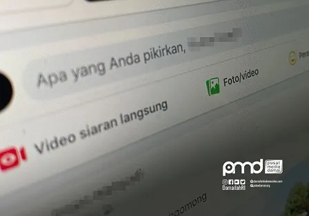 2 Orientasi “Apa yang Anda Pikirkan?” di Facebook, dalam Memikirkan Ide-Ide Perdamaian