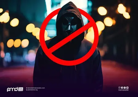 Apakah Mencekal Ormas Radikal Teroris Menyalahi Demokrasi?